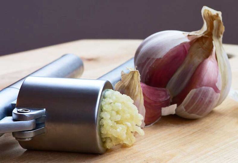 garlic to remove worms